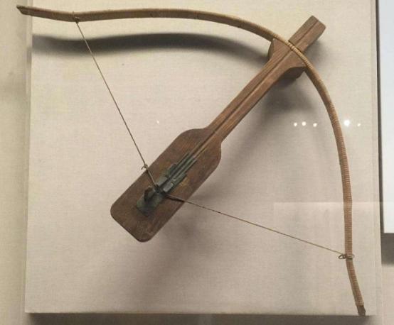 古代弓箭射不穿盾牌,为何士兵在战场上还不停射盾?真相很残酷
