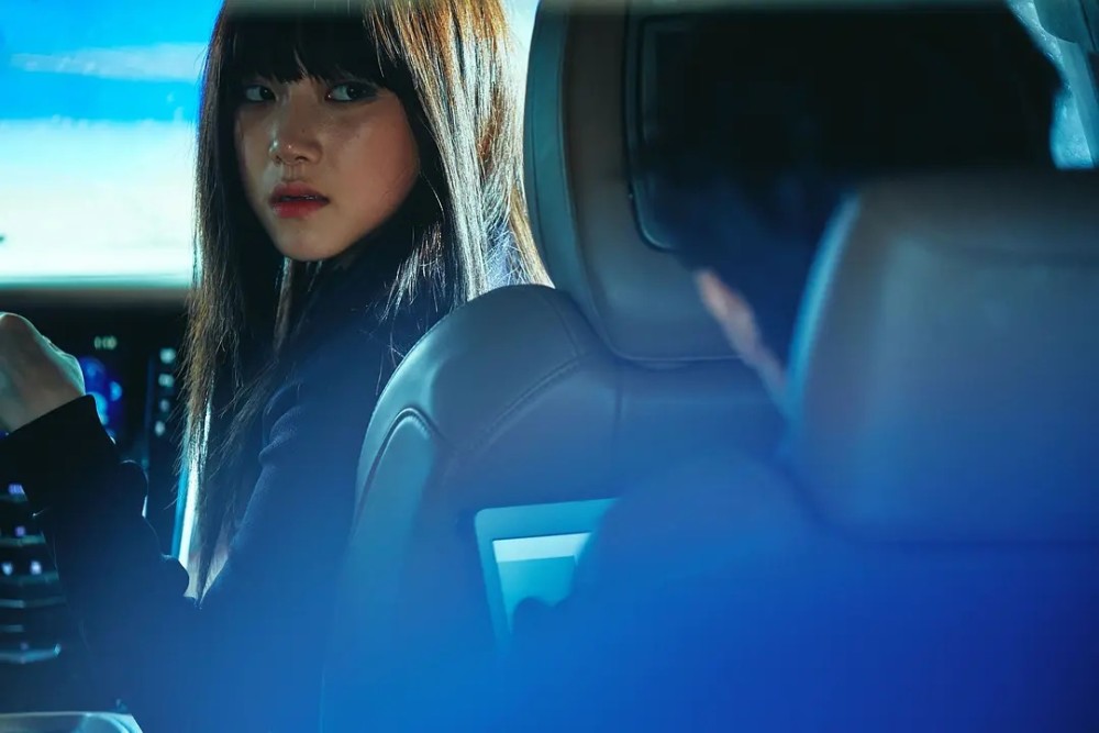 《魔女》:韩国版x战警,干净清纯的少女微笑着用自己的双手收割一条条