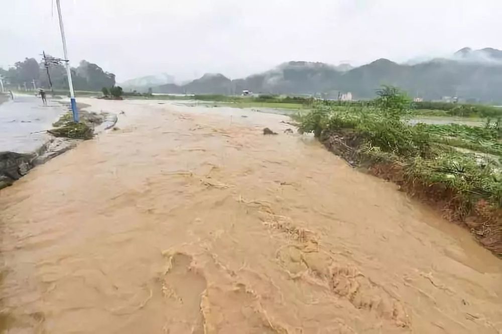 内蒙古两座水库决堤,洪水冲垮国道,为什么没有提前泄洪?