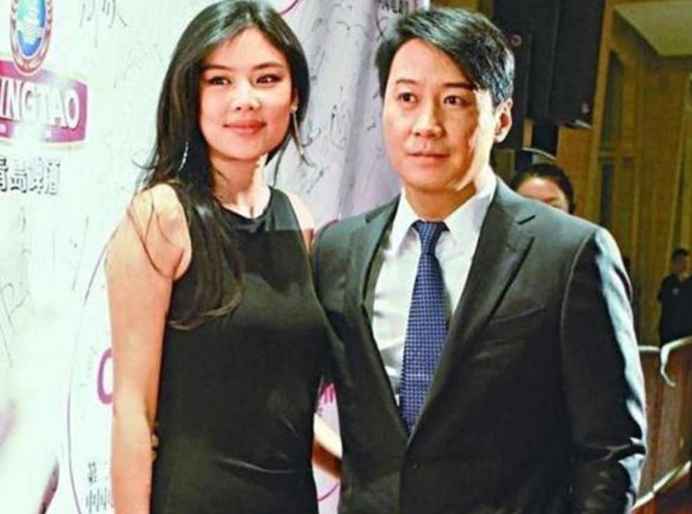 54岁黎明畅谈自身婚姻,间接承认再婚事实,妻子的身份引网友关注