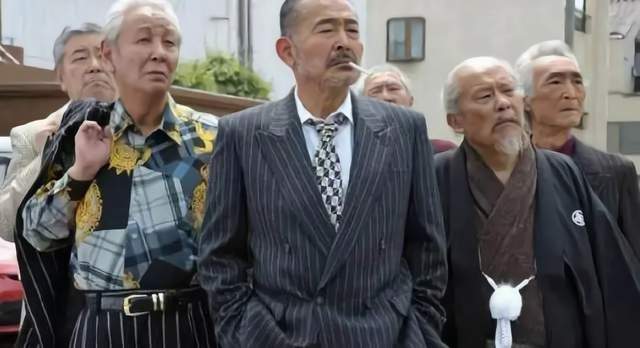 日本最大的黑帮"山口组"不服国家的政府,却服一位中国