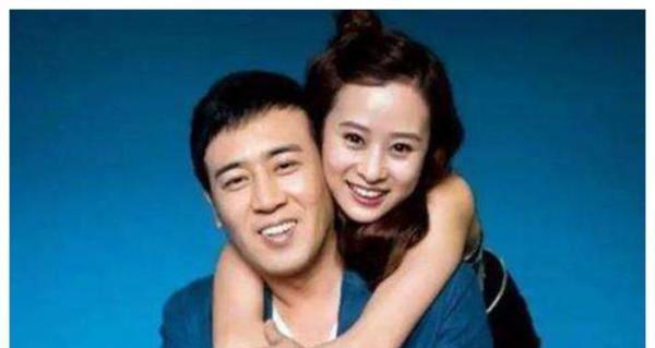 于和伟结婚28年零绯闻,看到他妻子照片后,网友:感觉好