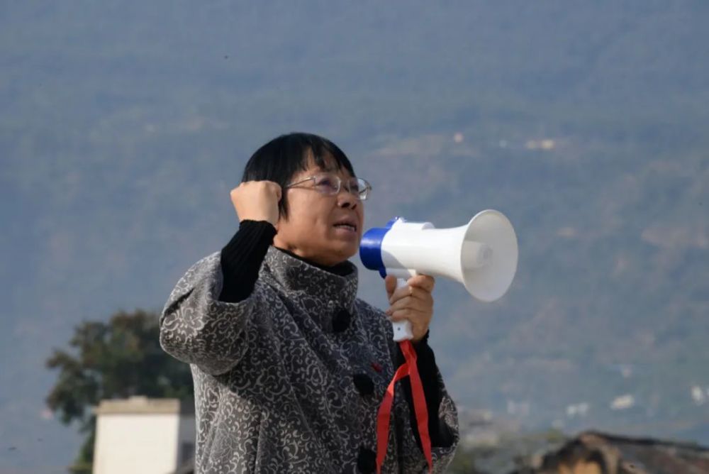 学生眼中的张桂梅她支撑我们跨过一个又一个难关