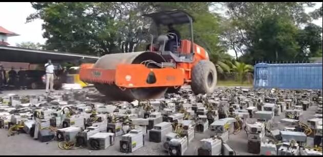 马来西亚警方摧毁数千台比特币矿机的视频公开