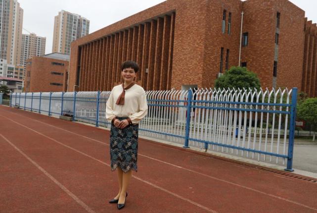 涟源市蓝溪学校校长李碧莲:一天不阅读,就虚度了一天