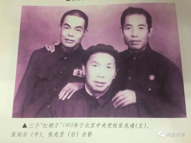 四弟潜伏地下,执行秘密任务1926年,张剑石在四弟张兆芳的介绍下参加了