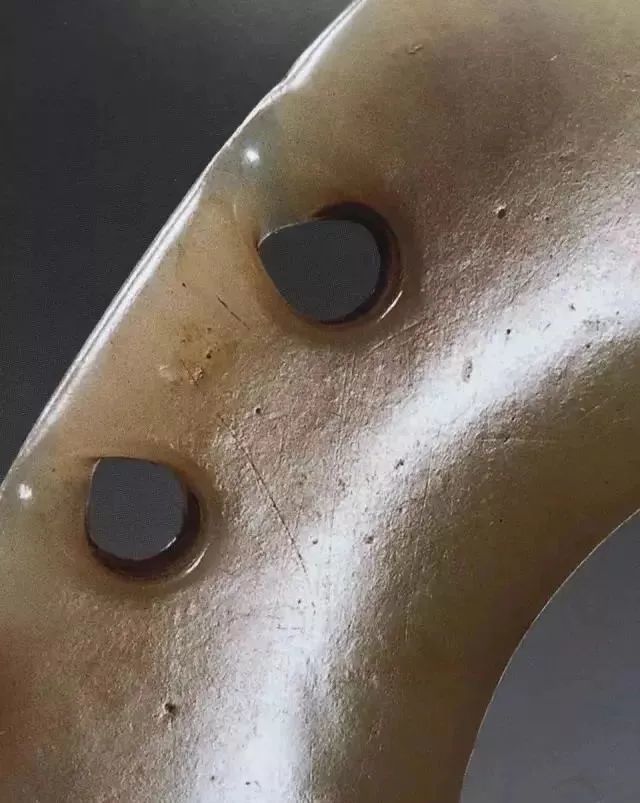 红山玉璧关键词   宝光,划痕,孔道