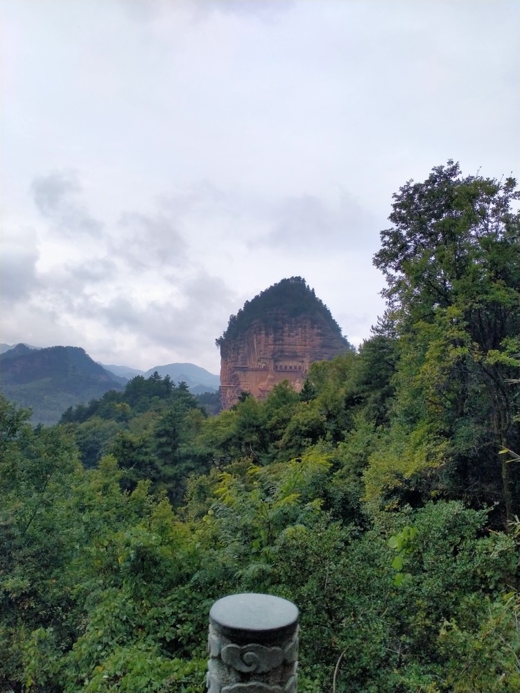 麦积山石窟风景名胜图片