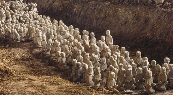江苏徐州发现西汉楚王陵,出土四千多件兵马俑,仅次于秦陵兵马俑