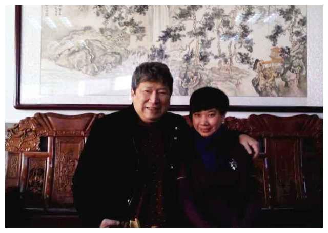 娶大38岁的美国富婆,妻子去世后,他带妻子70亿家产回中国做慈善