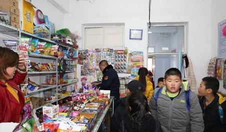教育部发布通知,中小学禁止设置小卖部,学生直言快乐没了