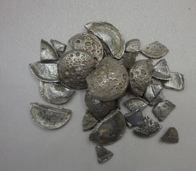 古代银子的真实样子:表面布满污垢和牙印,不要被电视