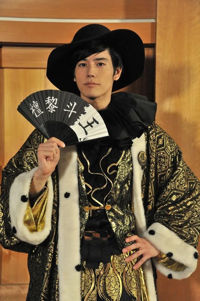 假面骑士时王中回归的演员写真三