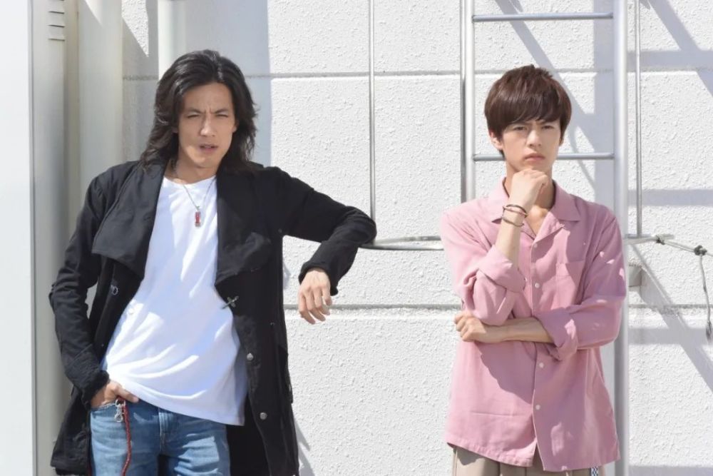 假面骑士时王中回归的演员写真三