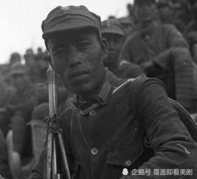 八路军旅长叛变投敌,这位连长只身闯入敌营,将其活捉!