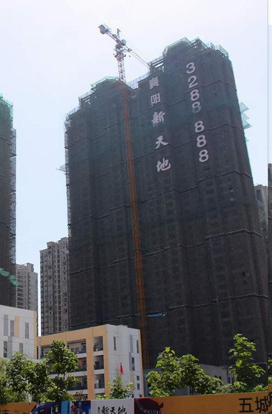 襄阳"天"字号烂尾楼近况,项目部撤离,工地变荒地?