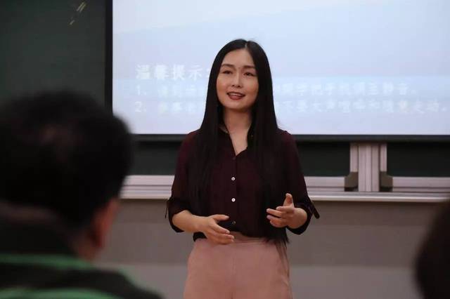 中国传媒大学老师回应都美竹事件是在校生校方可提供帮助