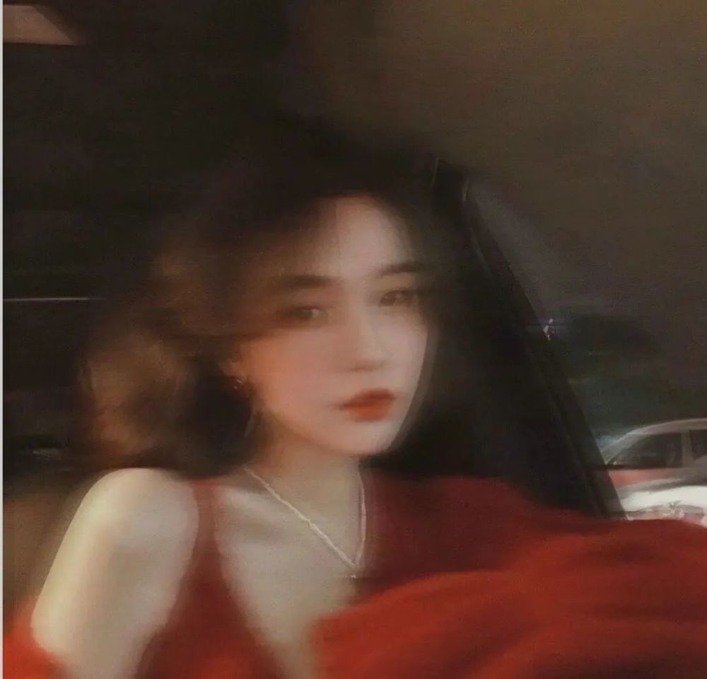 头像:女生头像背影长发素描0720期