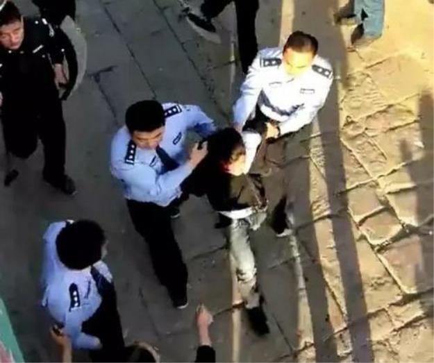 歹徒生活不顺心理失衡,发泄报复残杀学生!