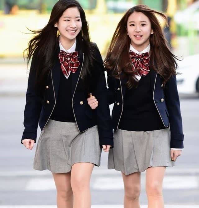 各国校服"大比拼,日本软萌韩国时髦,中国校服是最具青春感