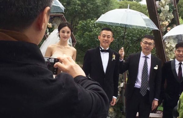 "赵处长"侯勇,与潘雨辰离婚,娶90后美娇娘,他的人生是否真的完美了?