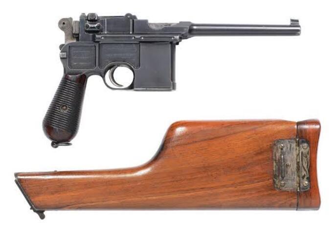 毛瑟c96及其配用的木制枪套,因为价格昂贵,换装成本高而被德军拒绝