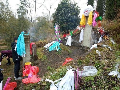 农村办白事出殡前,忌讳送葬人空腹上坟有3个原因,并非