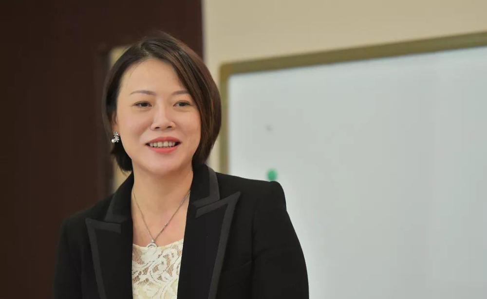 中国第一女富豪:身家比钟慧娟高出638亿,还嫁给了清华