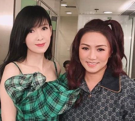 低调生活,是一种无限的优雅 周慧敏作为之前的"玉女掌门人"一直到现在