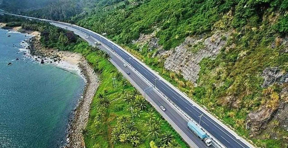 中国最长的高速公路贯穿南北地区全长5700千米黑龙江通到海南