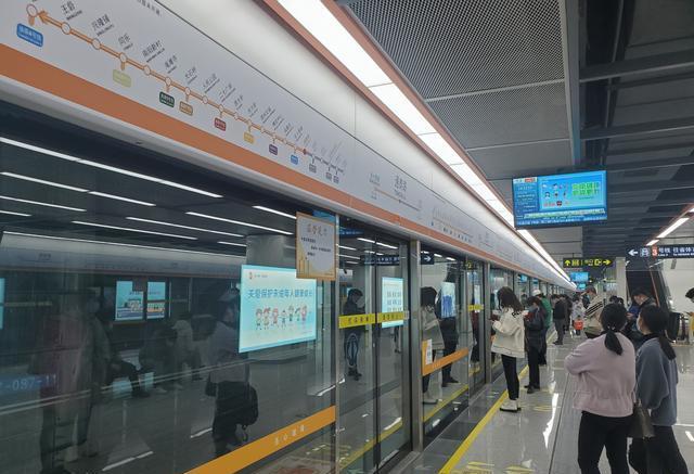 注意啦郑州地铁4号线因特大暴雨这些站口临时关停