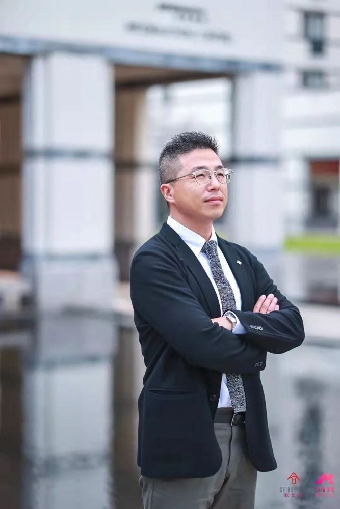 今年5月,安正时尚发布公告称,公司董事长兼ceo郑安政递交书面辞职