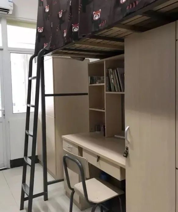 宿舍为上床下桌南师随园校区3,4舍南京师范大学南区和园住宿费1500元