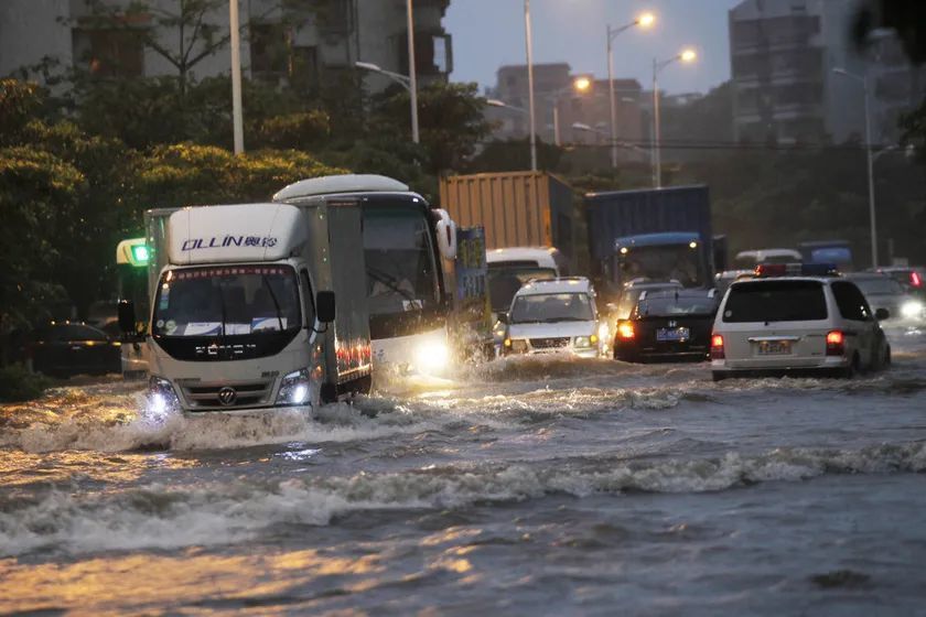 蓝色警报12级台风今晚登陆珠海将有大暴雨最高25米大浪