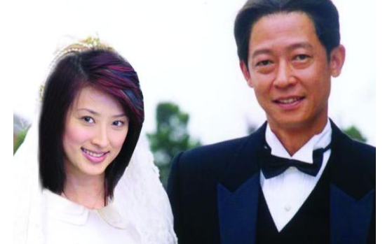 2008年情圣王志文娶了小8岁的亿万富婆如今过成了这样