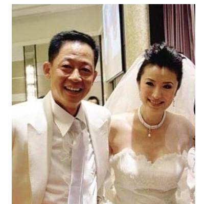 2008年情圣王志文娶了小8岁的亿万富婆如今过成了这样