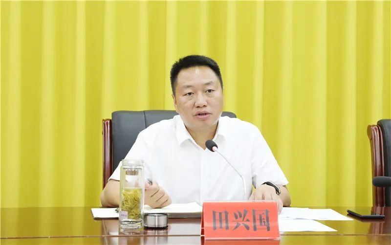 县委副书记,县人民政府县长田兴国