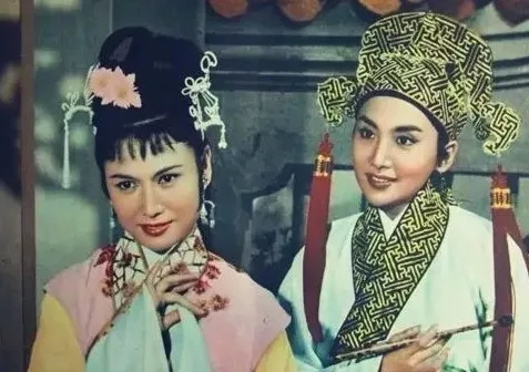 影片由金庸和胡小峰联合执导,夏梦,李嫱,余婉菲主演,上映于1961年.