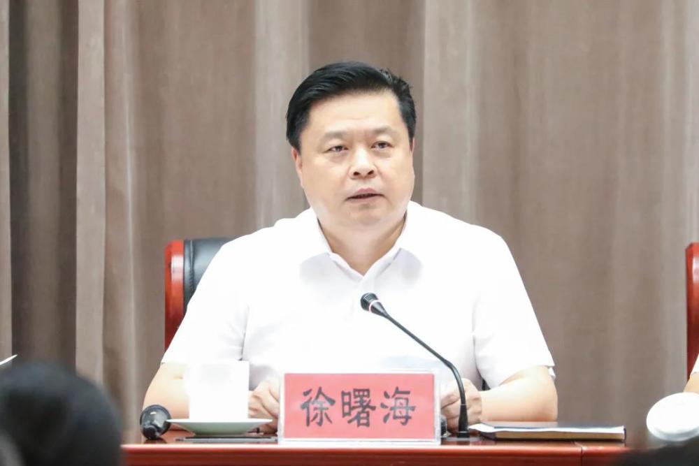 镇江市市长徐曙海表示,数字化转型不是单一渠道,某一领域的局部革新