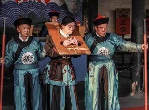 古代衙役押送流放的犯人,来回几千里路很辛苦,却有很多人争着去