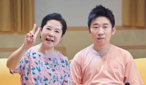 黄子韬向杨迪妈妈道歉将对方误认成演员以为张加丽名字是编的