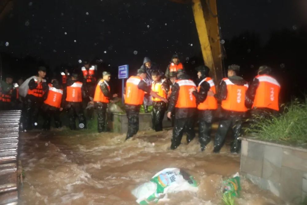 郑州暴雨已致12人死亡!最新汛情汇总