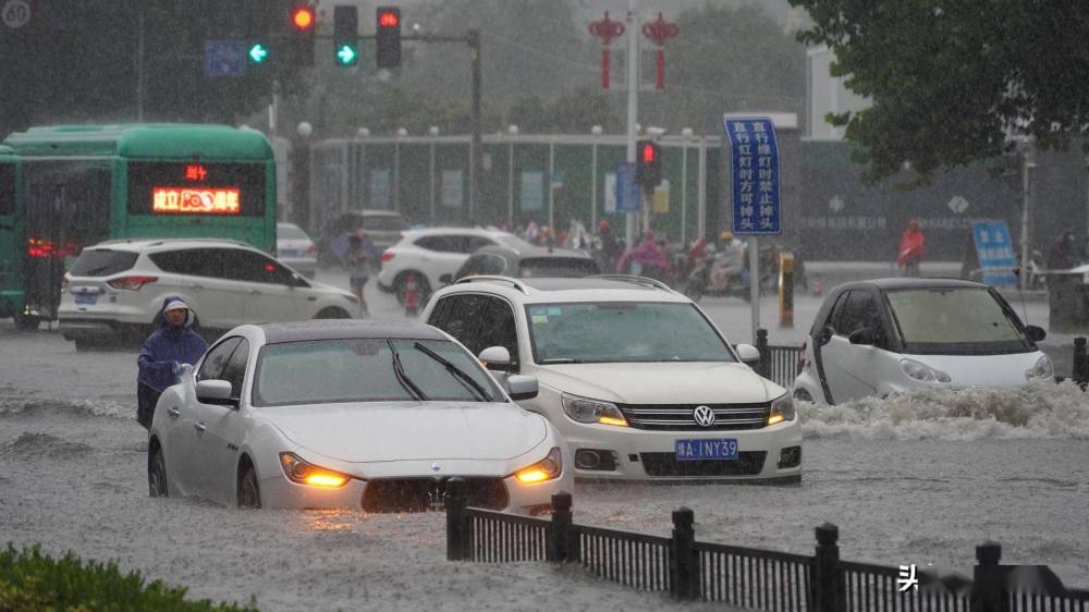 河南暴雨持续郑州发布"i级响应"洪水蔓延致登封工厂爆炸