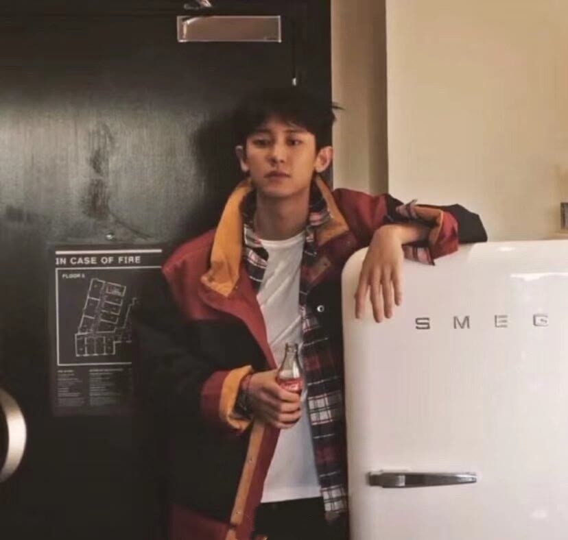 精选壁纸:朴灿烈女友视角