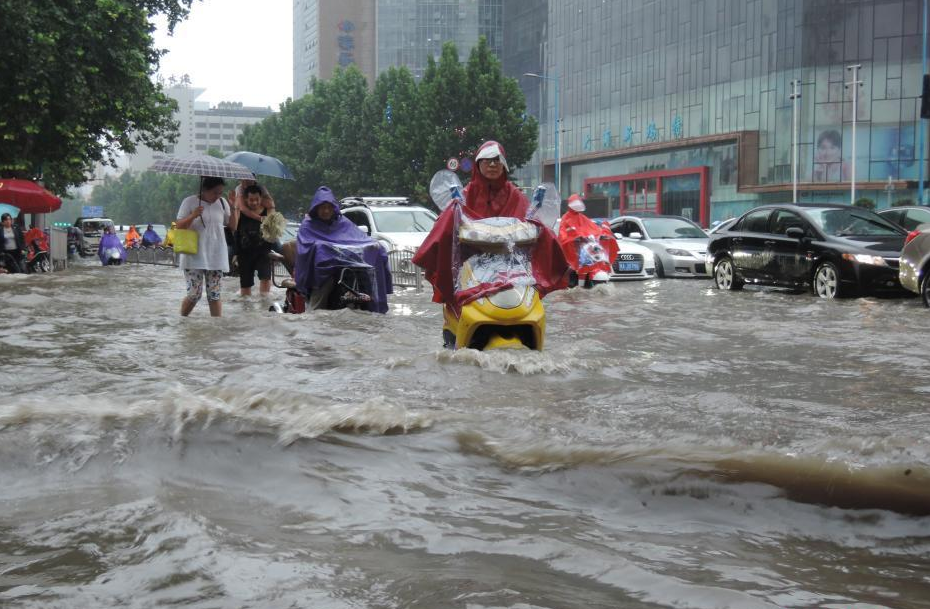 河南郑州遭遇千年一遇暴雨!城市内涝,山洪发生时,要如何自救?