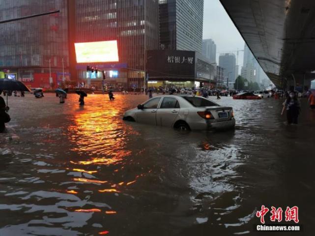 暴雨致河南多条线路受影响 铁路部门全力应对确保安全