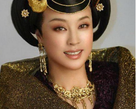 无所隐藏:63岁刘晓庆晒35年前旧照,与三浦友和同框美到发光!