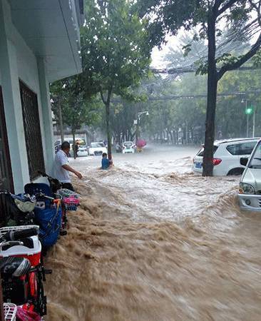 郑州史上最强降雨!暴雨天灾,国民情殇,此次暴雨为何如此暴虐!