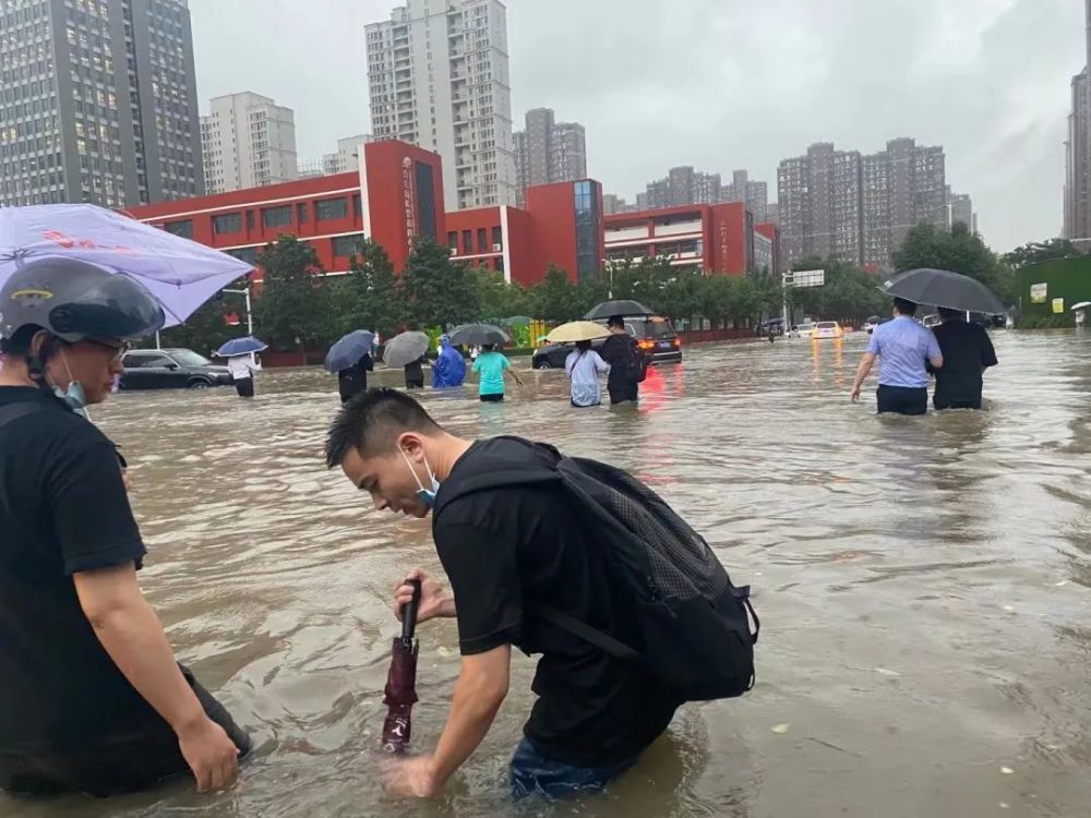 亲历郑州暴雨的市民地下室全部被淹我联系不上爸妈