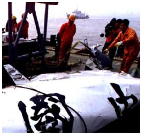 回顾2002年大连5.7空难,乘客自杀骗保,飞机解体致112